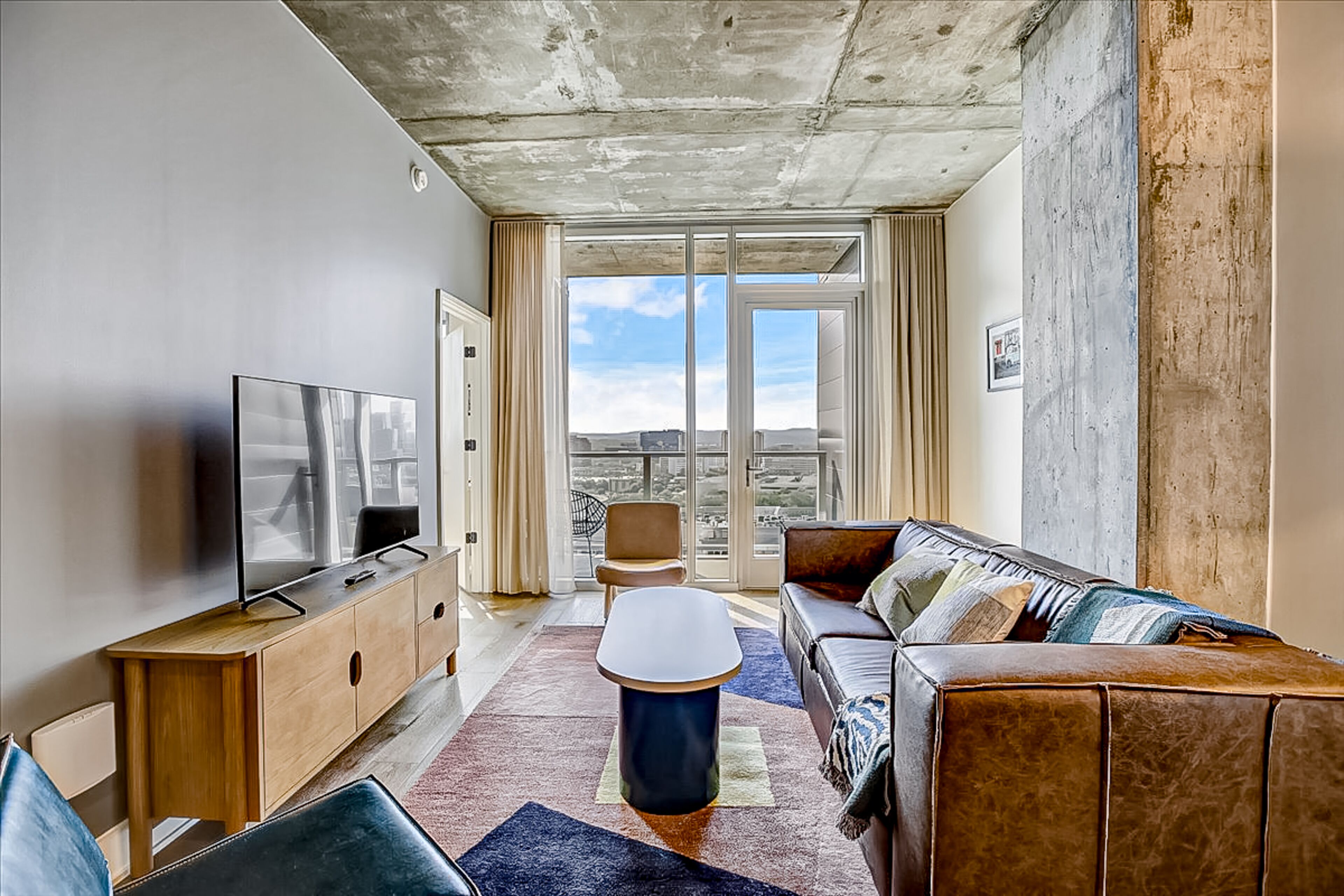 Historic Rainey Street condo w/private lake-view balcony - rooftop pool & gym