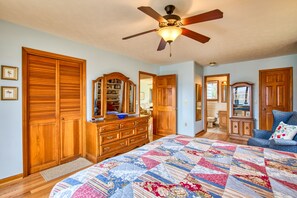 4 bedrooms, iron/ironing board, Internet, bed sheets