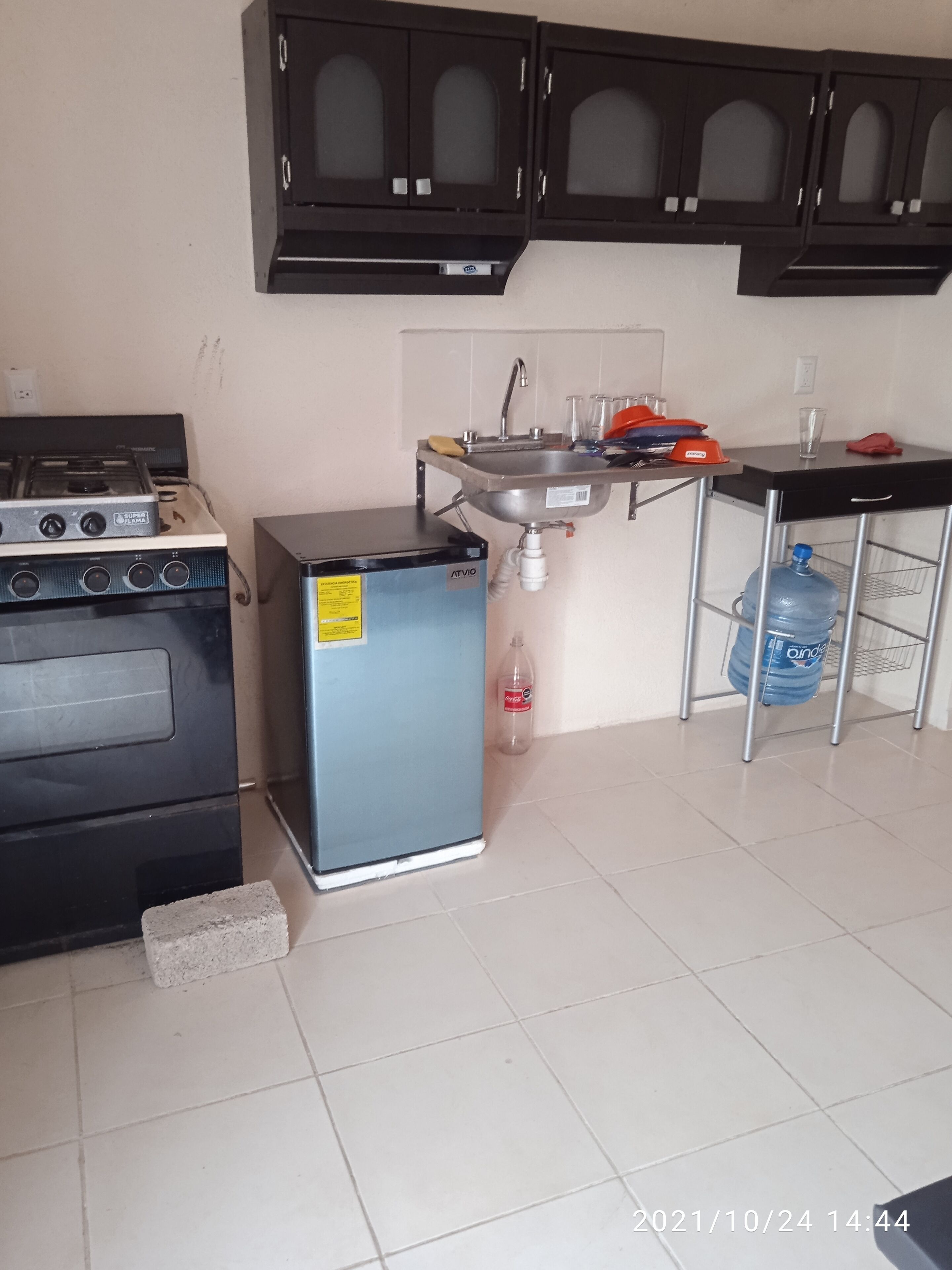 House located 10 min from the airport