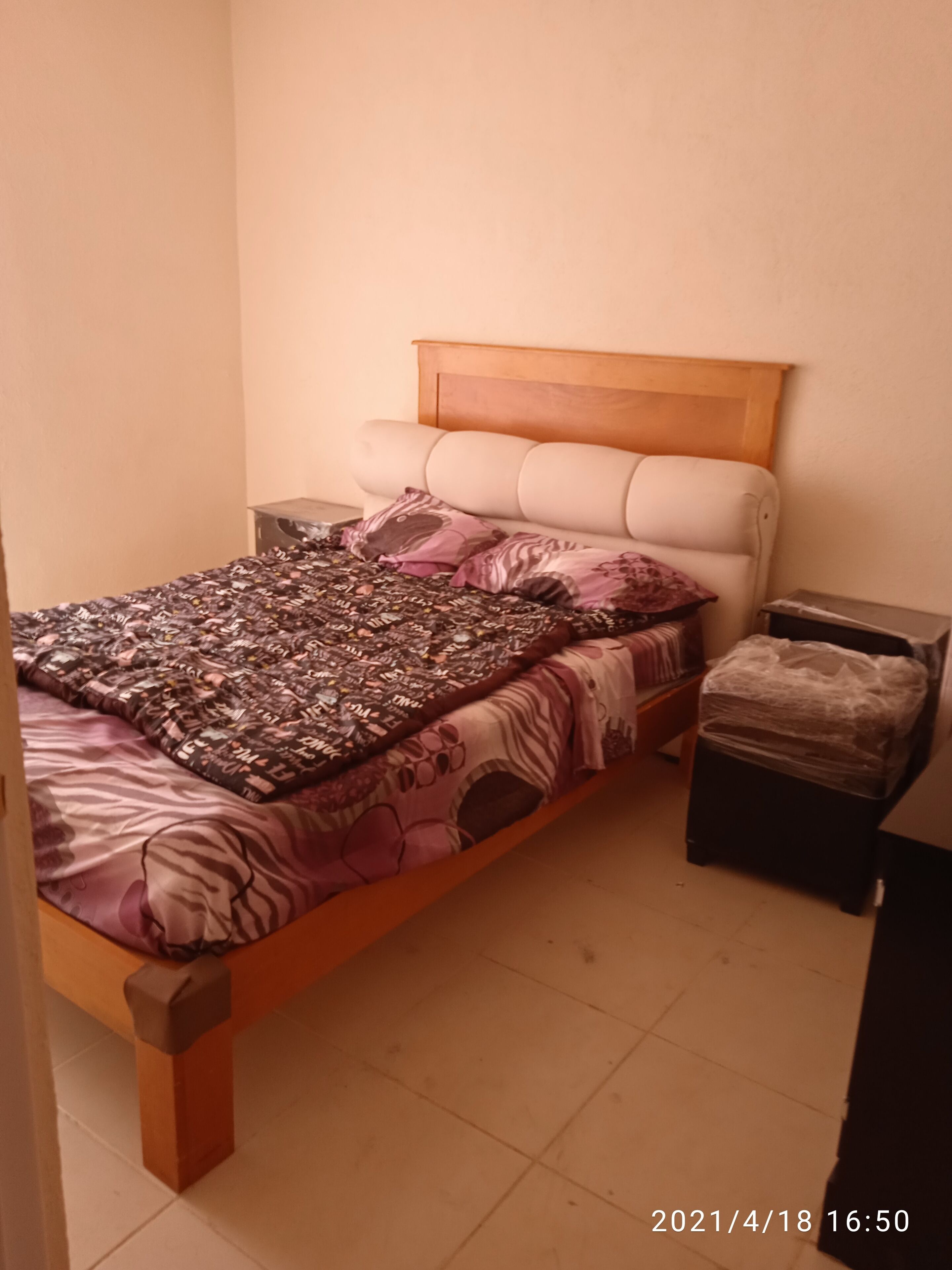 House located 10 min from the airport