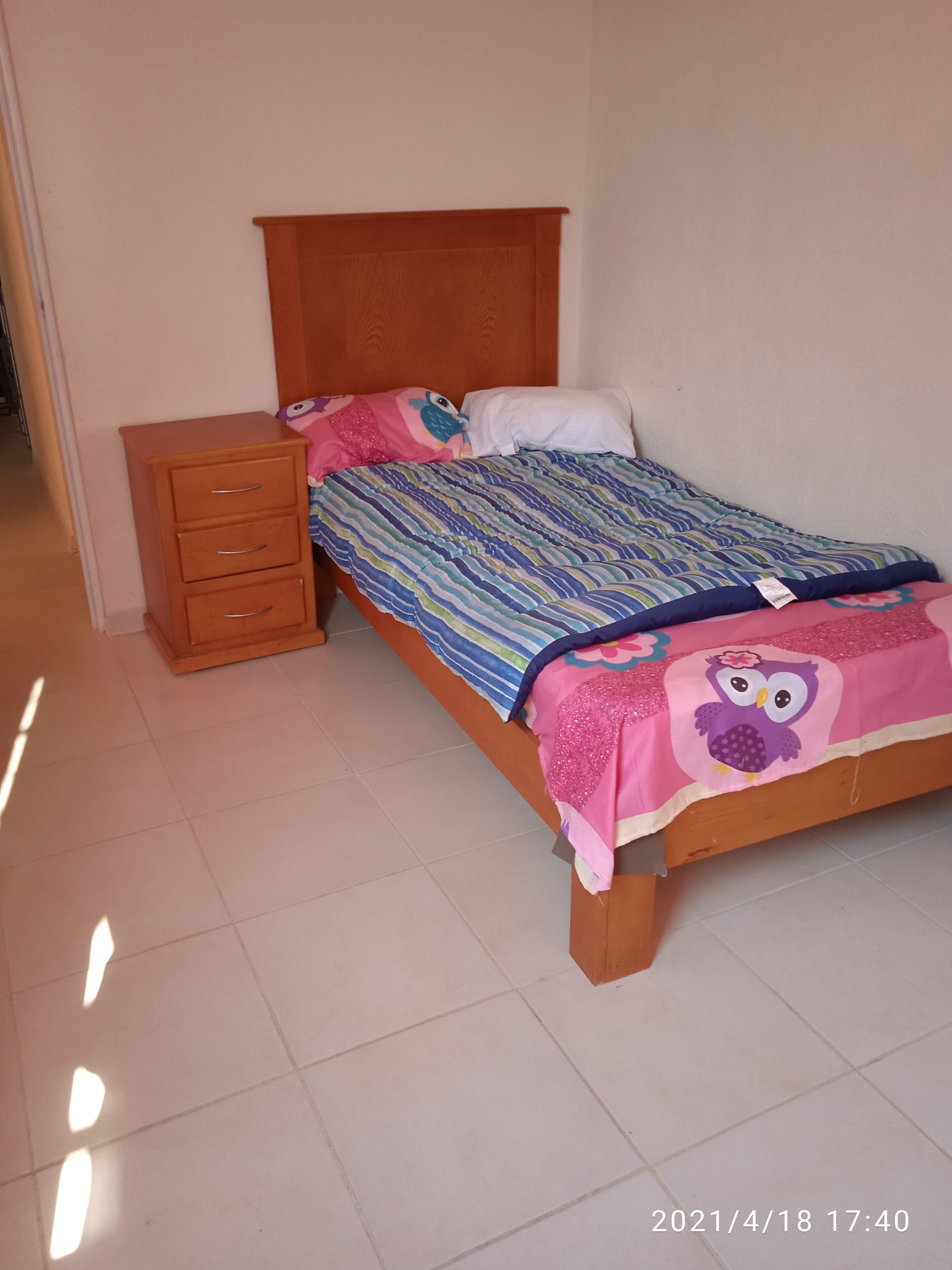 House located 10 min from the airport