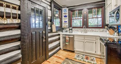 Snowbird-friendly house near golf with pool, mountain view, gas grill, & deck