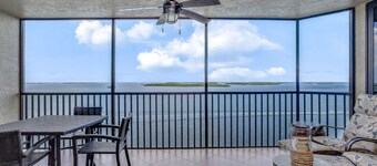 Bayfront escape with beach access, and panoramic coastal views