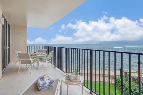 Hololani B204 Beachy Chic Updated OceanFront 2BD