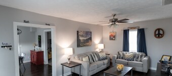 Hilltop Hideout — A Peaceful Retreat in the Foothills of the Smoky Mountains