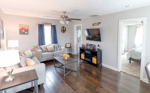 Hilltop Hideout — A Peaceful Retreat in the Foothills of the Smoky Mountains