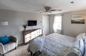 2 bedrooms, desk, travel cot, free WiFi - Hilltop Hideout — A Peaceful Retreat in the Foothills of the Smoky Mountains (Maryville)