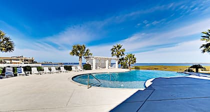 Luxury corner condo with central AC and pool & firepit access