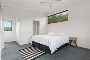 3 bedrooms, bed sheets