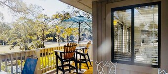 Best Location-Shipyard, Walk to Beach, Updated, Private Deck, Pool, Golf & Tennis, Guest Favorite