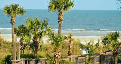 Best Location-Shipyard, Walk to Beach, Updated, Private Deck, Pool, Golf & Tennis, Guest Favorite