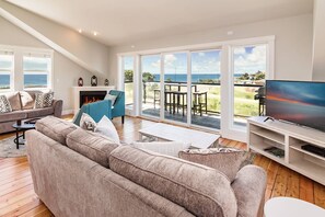 TV connectée, cheminée, jeux vidéo