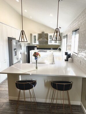 Microwave, dishwasher, coffee/tea maker, cookware/dishes/utensils - Brand New Cozy Retreat/ 5 Bedroom / 4 Bathroom/perfect location! (Midvale)