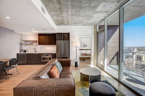 Fernseher, Tischtennisplatte