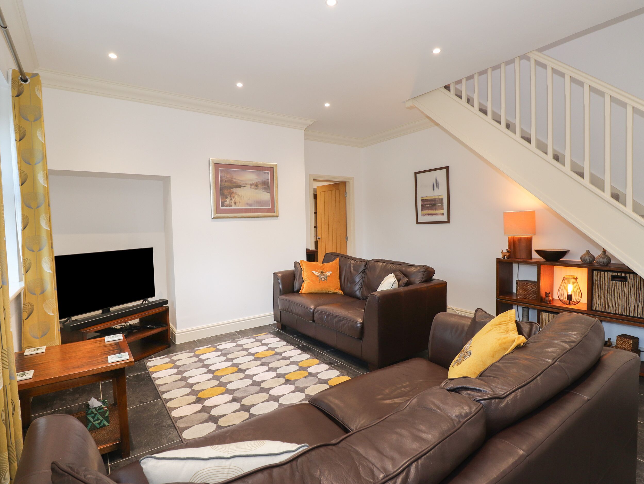 1 THE STABLES, character holiday cottage in Grange-Over-Sands