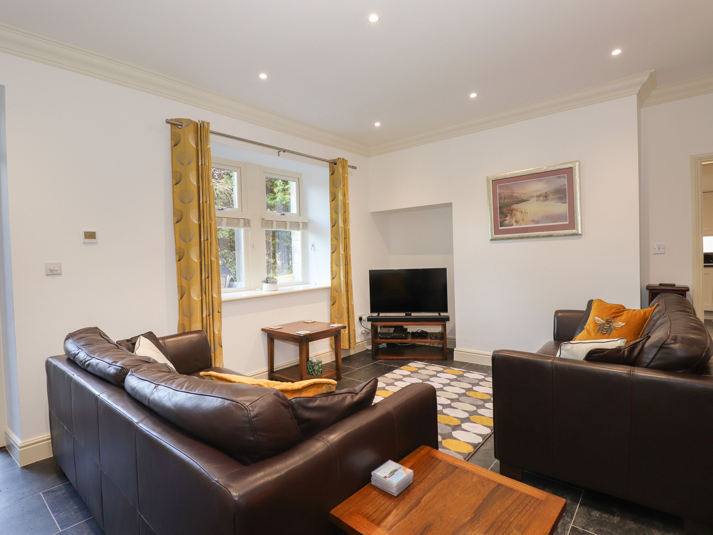 1 THE STABLES, character holiday cottage in Grange-Over-Sands