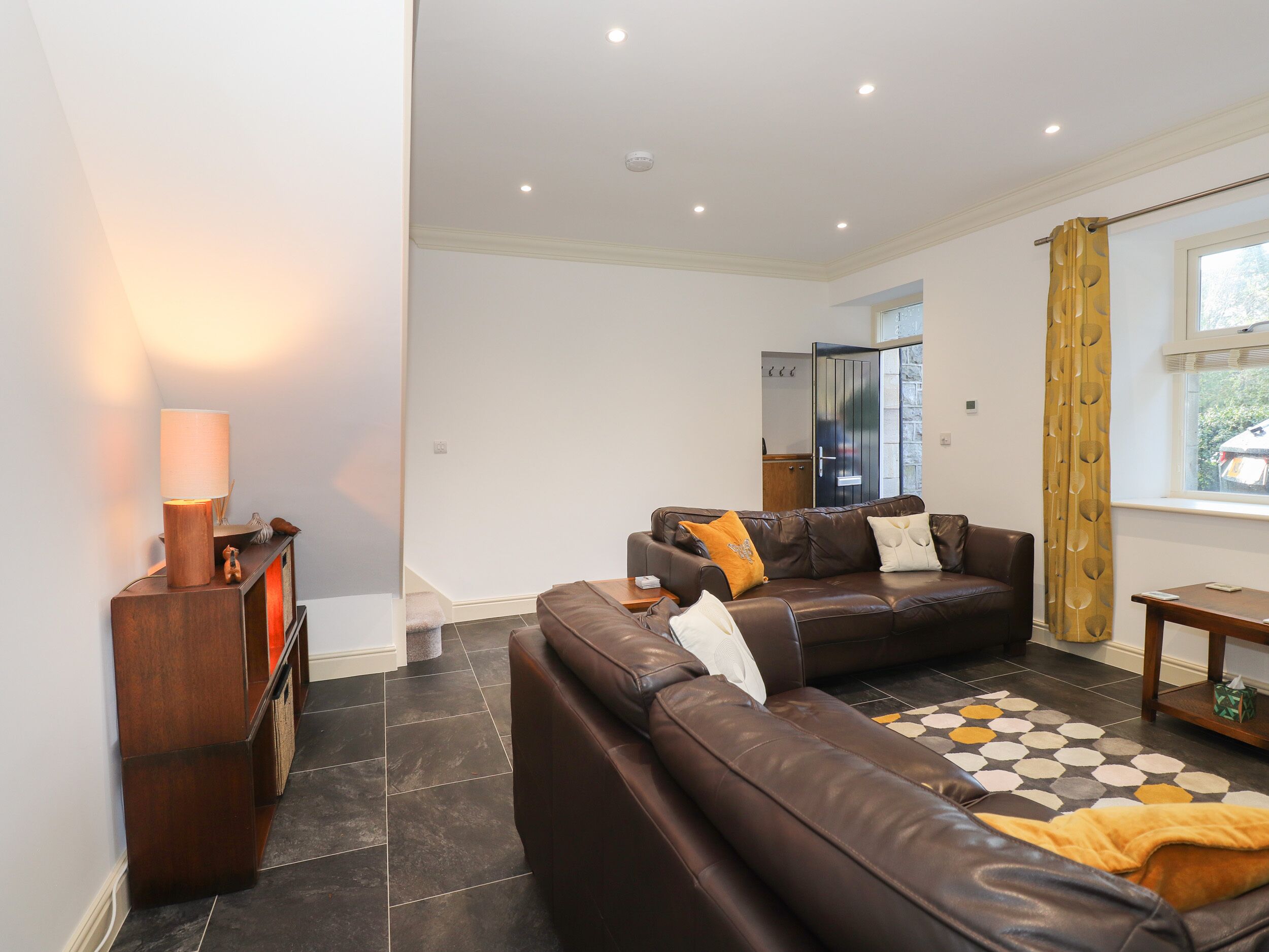 1 THE STABLES, character holiday cottage in Grange-Over-Sands