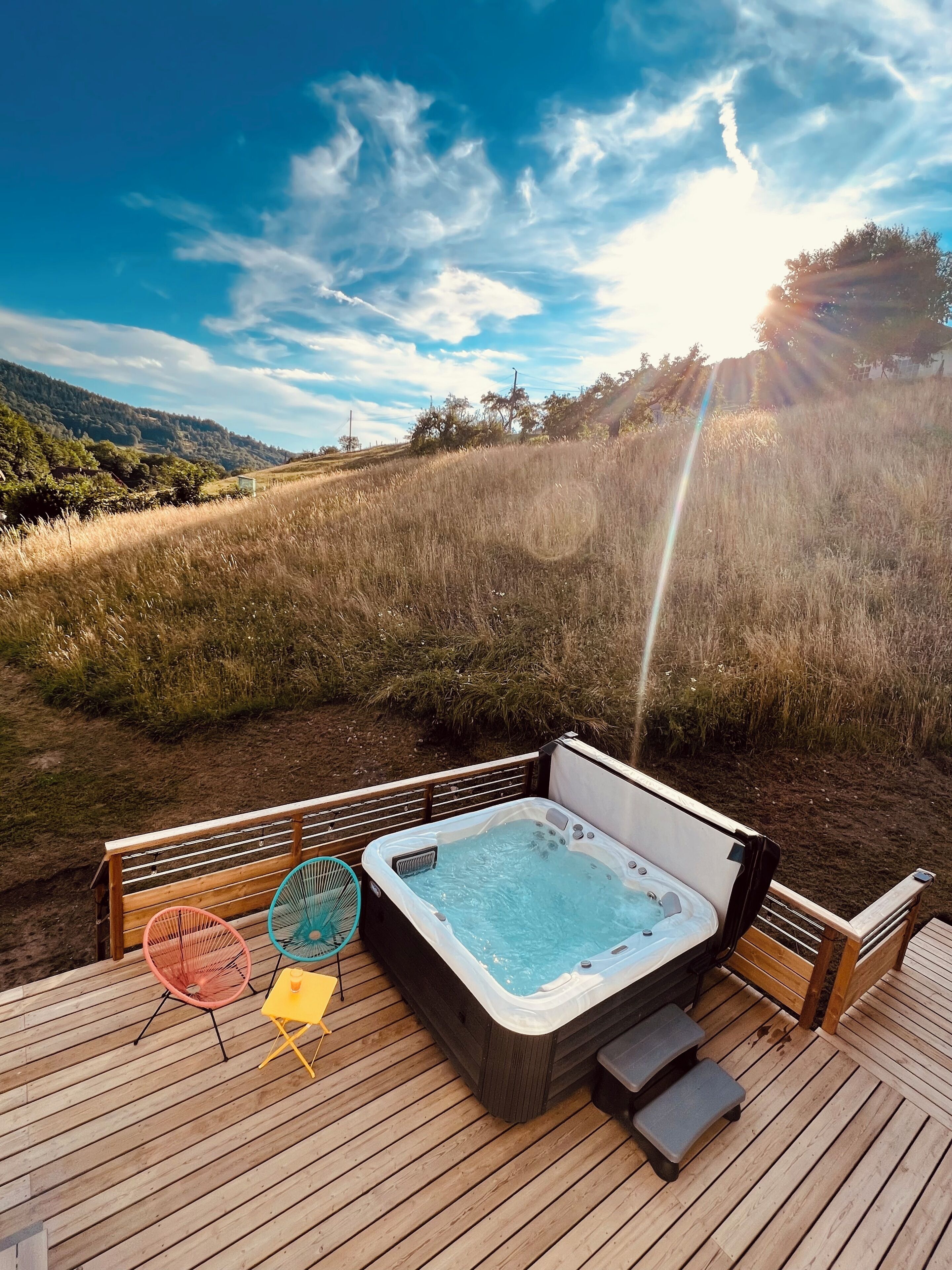 Outdoor spa tub