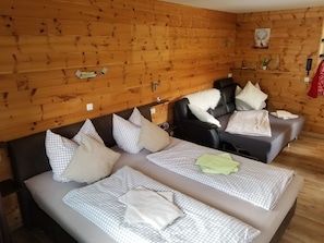 1 bedroom, bed sheets