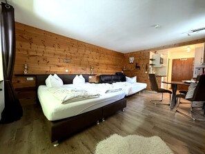 1 bedroom, bed sheets