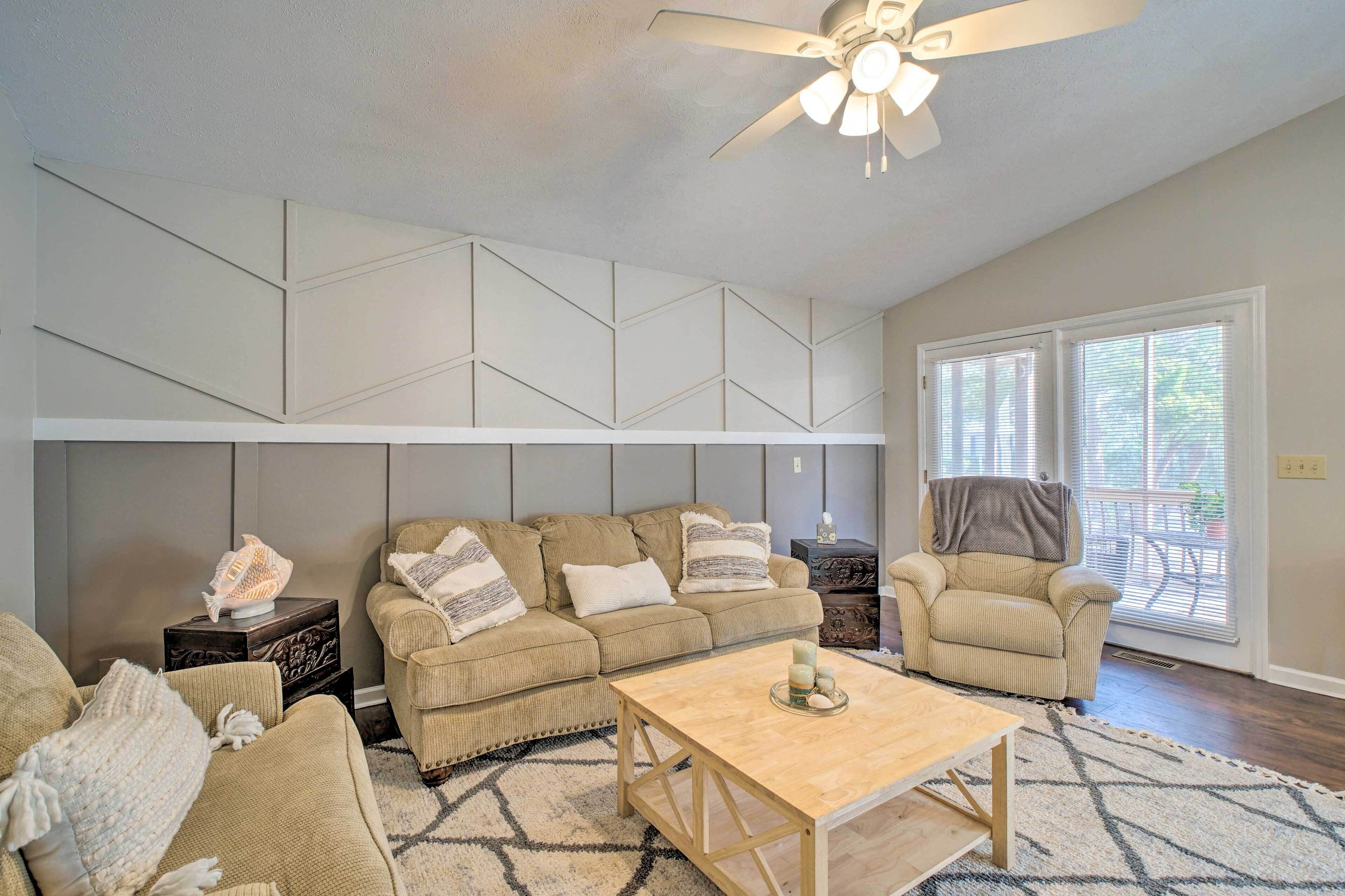 Oak Island Getaway w/ Yard - Walk to Beach!