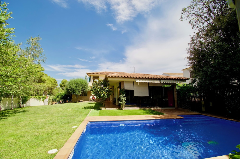 Magnificent Villa with private pool 5 minutes from the beach