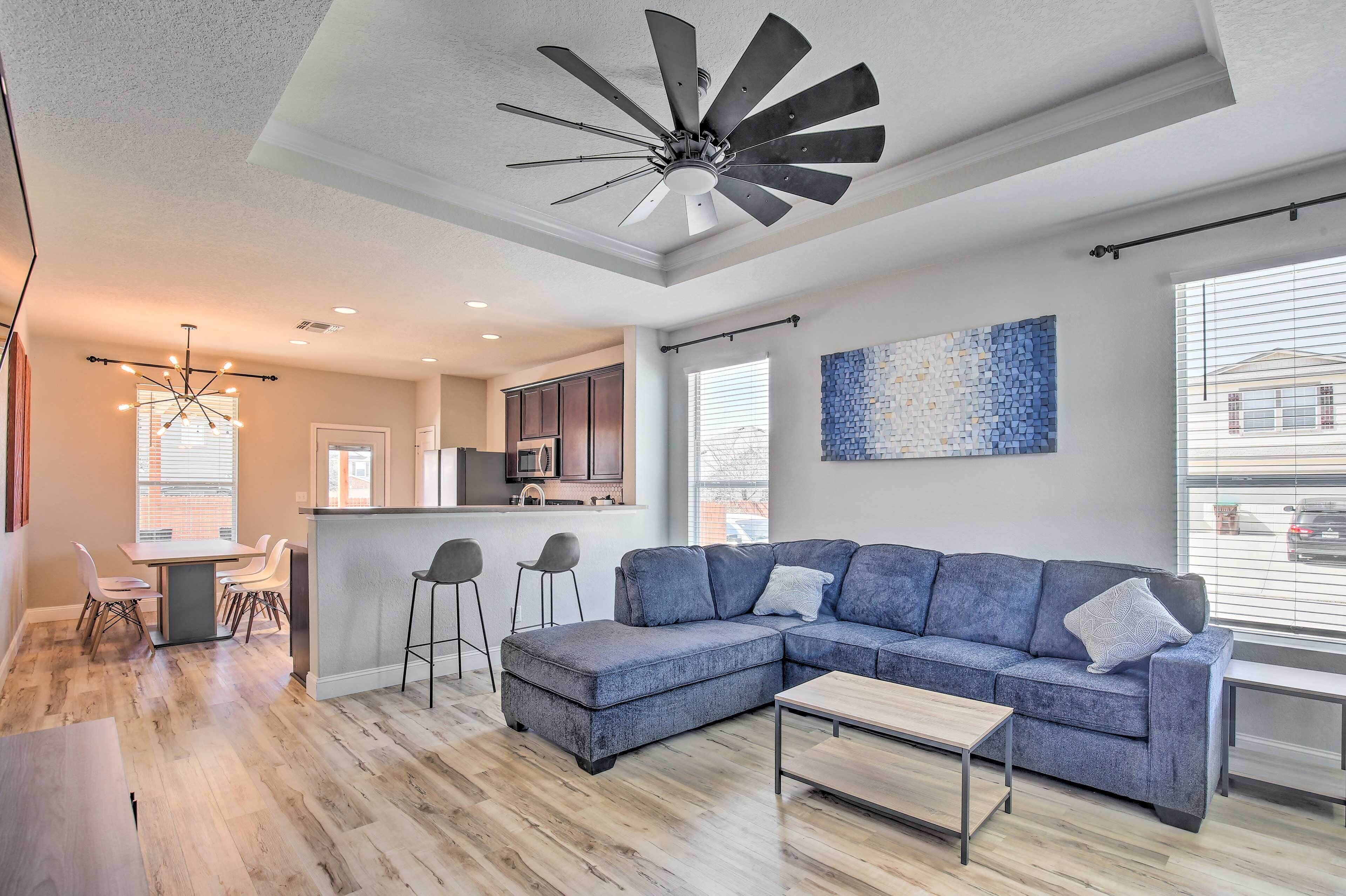 Home Centered Between Sea World & Six Flags!