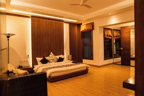 4 habitaciones, tabla de planchar con plancha, wifi y ropa de cama 