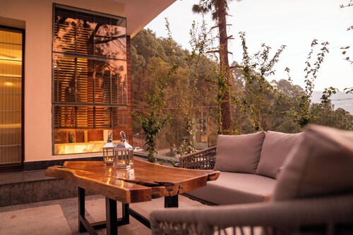 Ambaram 4BR Villa With Jacuzzi and Private Lawn