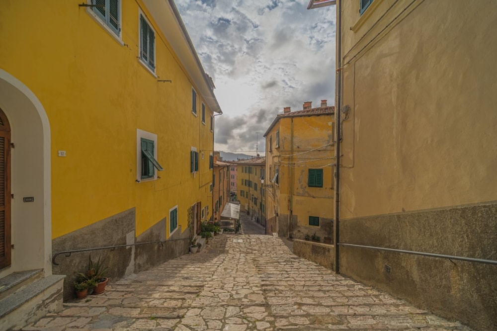 Bilocale Nel Centro di Portoferraio sleeps 2 in the picturesque streets of the historic center