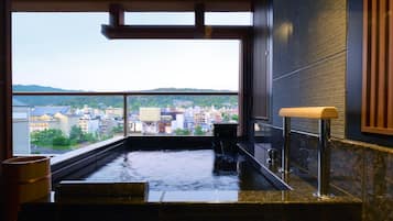 Separate bathtub and shower, spring water bathtub, free toiletries