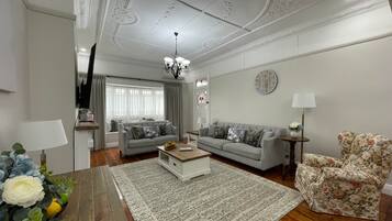 TV connectée, cheminée, jeux vidéo