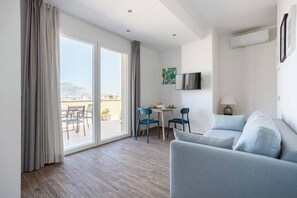 Living area - Solemar Sicilia   Multi Suite   Loft Panorama 8.1 (Palermo)