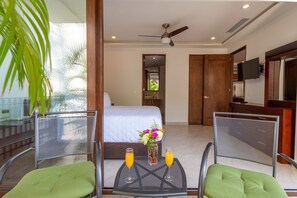 2 slaapkamers, een strijkplank/strijkijzer, internet, beddengoed