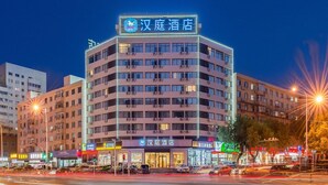 A multi-story hotel with a prominent sign at the top. - Hanting Hotel (Dalian)
