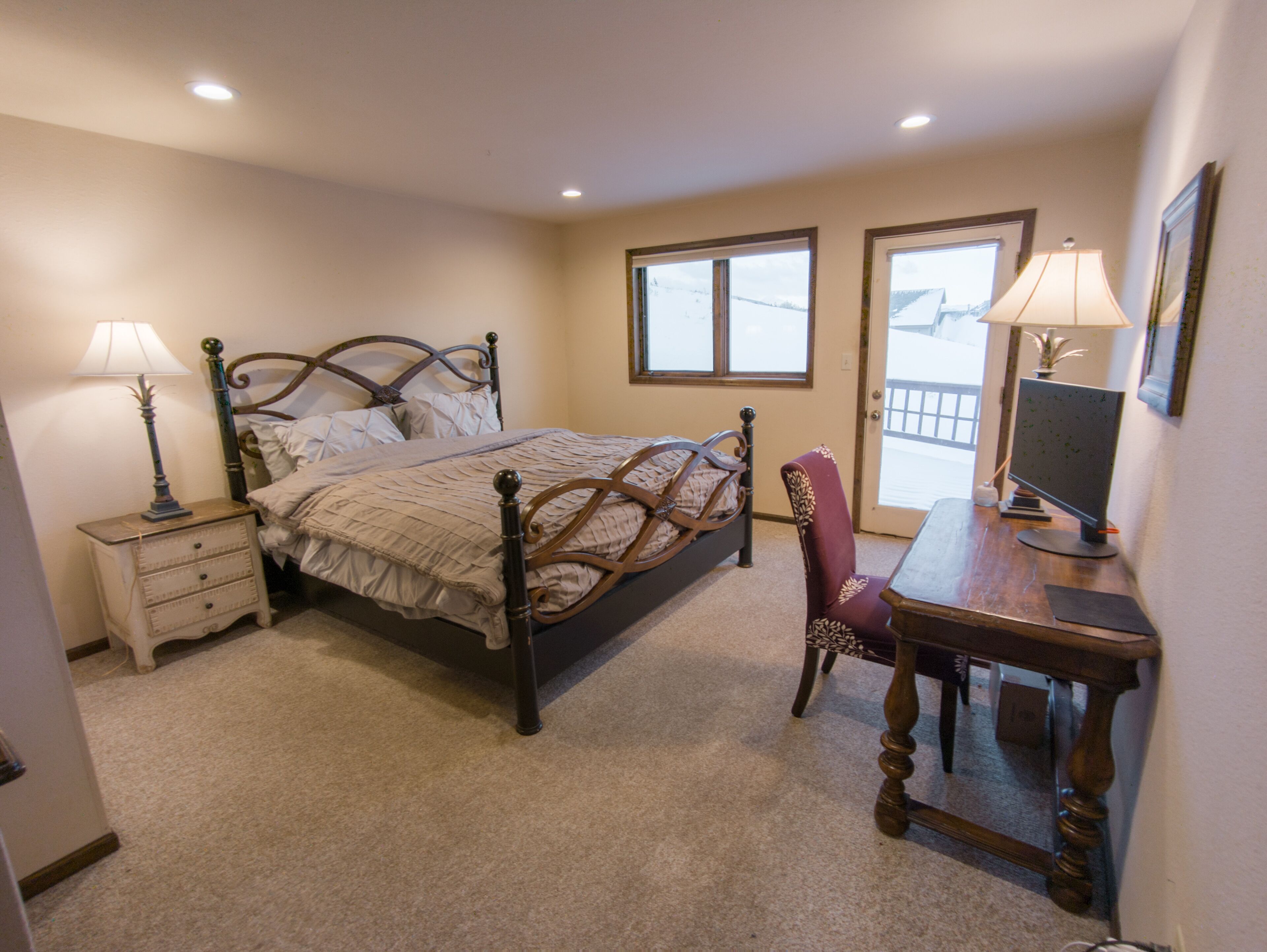 Magnificent Hilltop Views - 4br, garage, patio