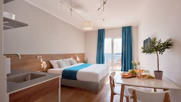 Family Room, Sea View | 1 bedroom, in-room safe, desk, soundproofing