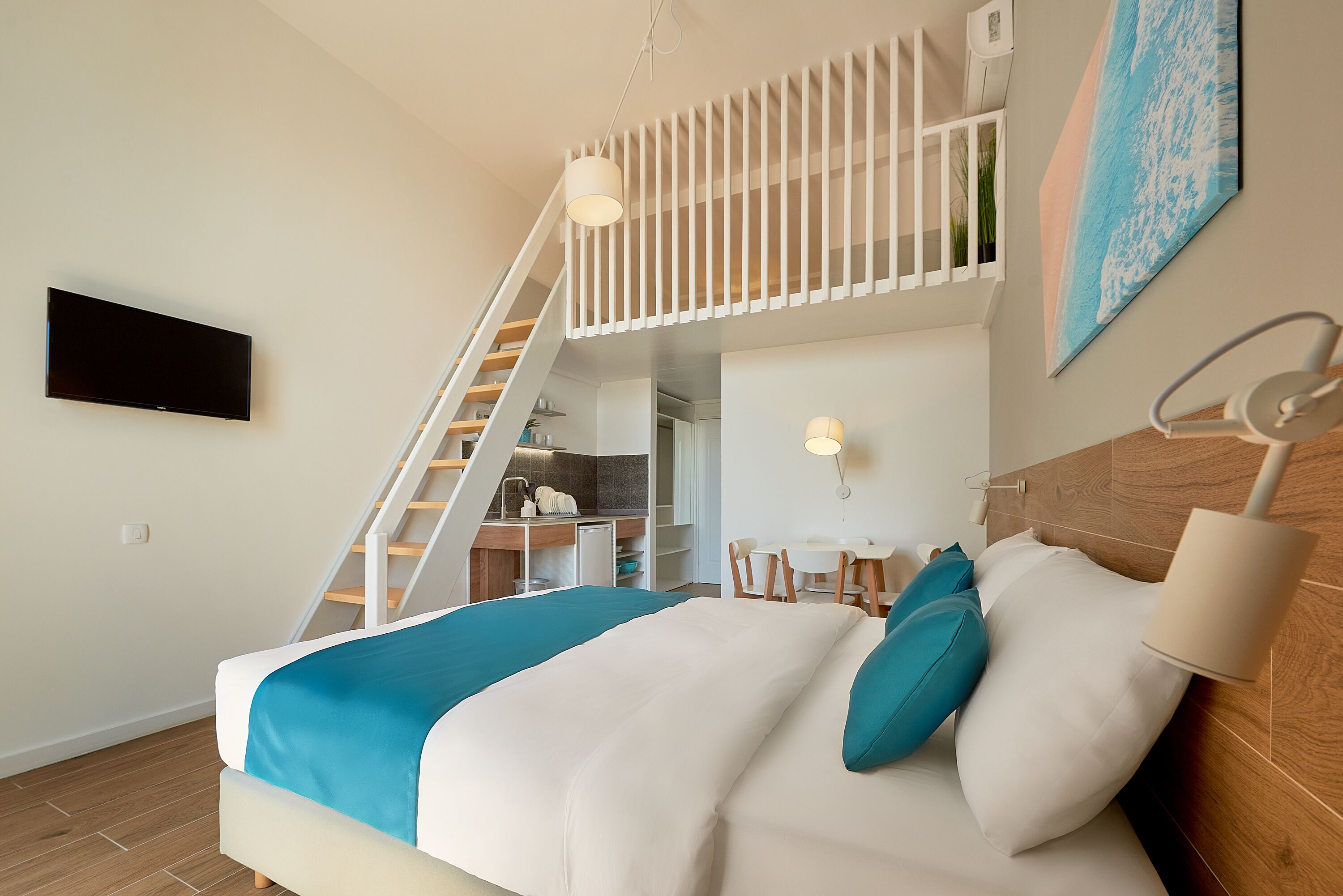 Deluxe Quadruple Room | In-room safe, desk, soundproofing, free WiFi