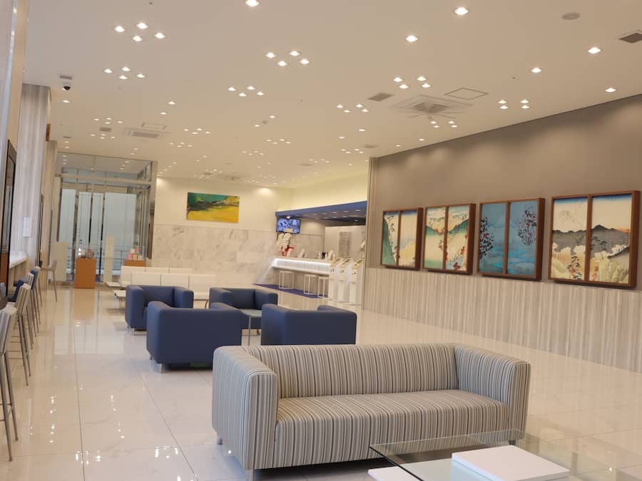 Área de estar no saguão