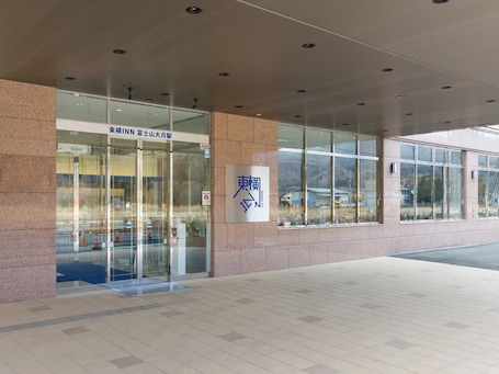 Property entrance. Toyoko Inn Fujisan Otsuki-eki