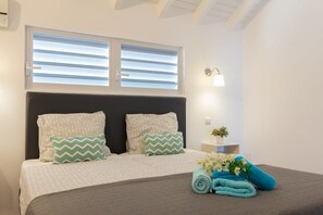 5 habitaciones, tabla de planchar con plancha, wifi y ropa de cama