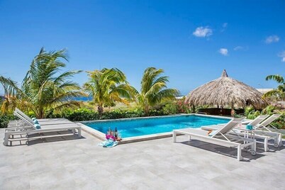 Villa Mistral - Luxurious 5 bedrooms, child-friendly property walking distance t