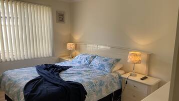 2 bedrooms, travel cot, free WiFi, bed sheets