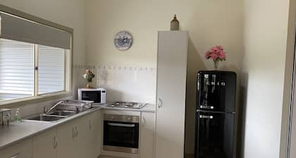 Aggies is a 2 bedroom cottage in a semi rural part of Goolwa. Close to the river