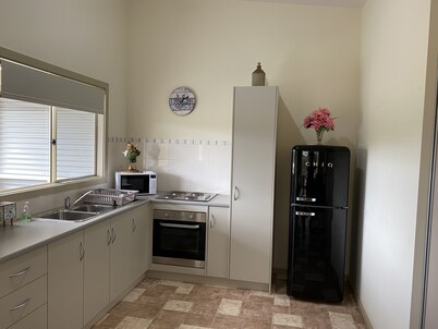Aggies is a 2 bedroom cottage in a semi rural part of Goolwa. Close to the river