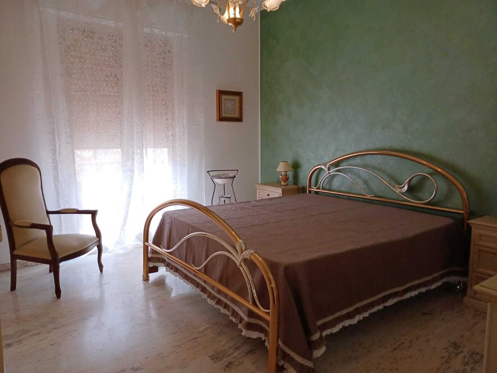 4 chambres, fer et planche à repasser, draps fournis