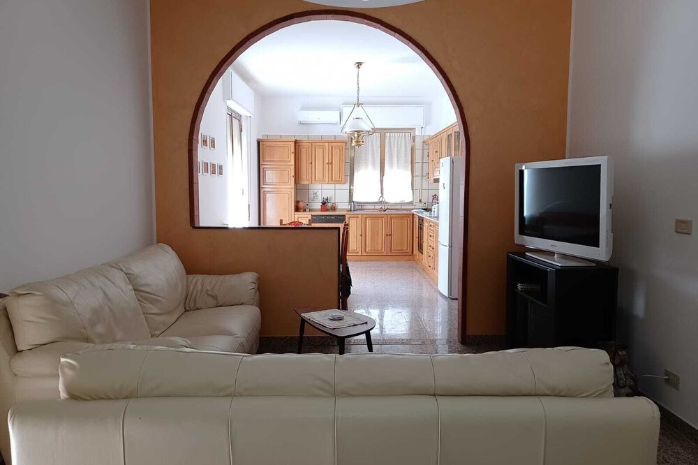 House of 170 sqm., 700 m. from the center of Rosolini