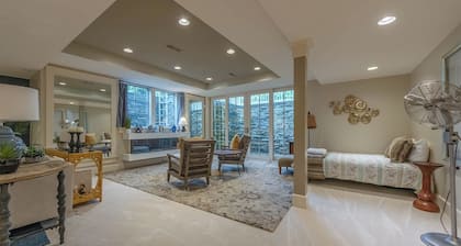 Paradise Found - Luxury Vacation - pool, lake access, putting green, basketball court, game room