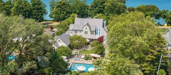Paradise Found - Luxury Vacation- Pool, Hot tubs, Putting Green & Game Room