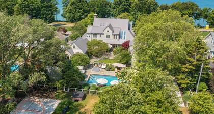 Paradise Found - Luxury Vacation- Pool, Hot tubs, Putting Green & Game Room